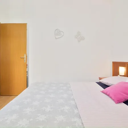 Apartman Karmela *