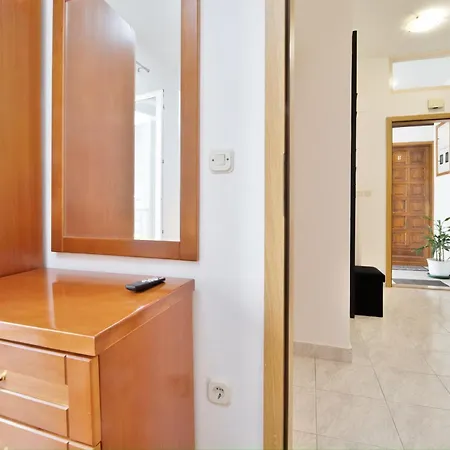 Karmela Apartman Podgora