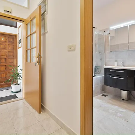 Apartment Karmela Podgora (Split-Dalmatia)