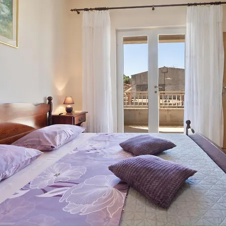 Apartment Karmela *
