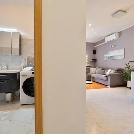 Karmela Apartman *